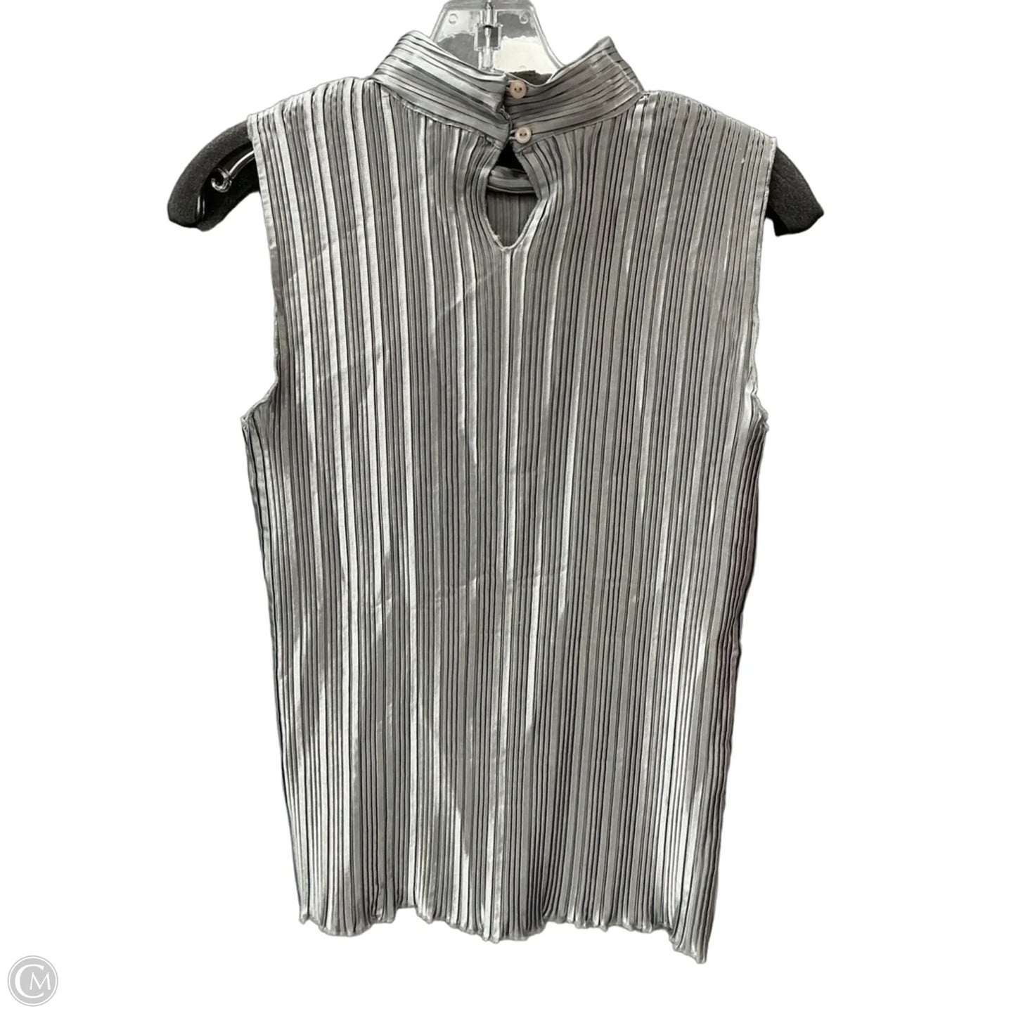 Top Sleeveless By Nicola In Silver, Size: Xl