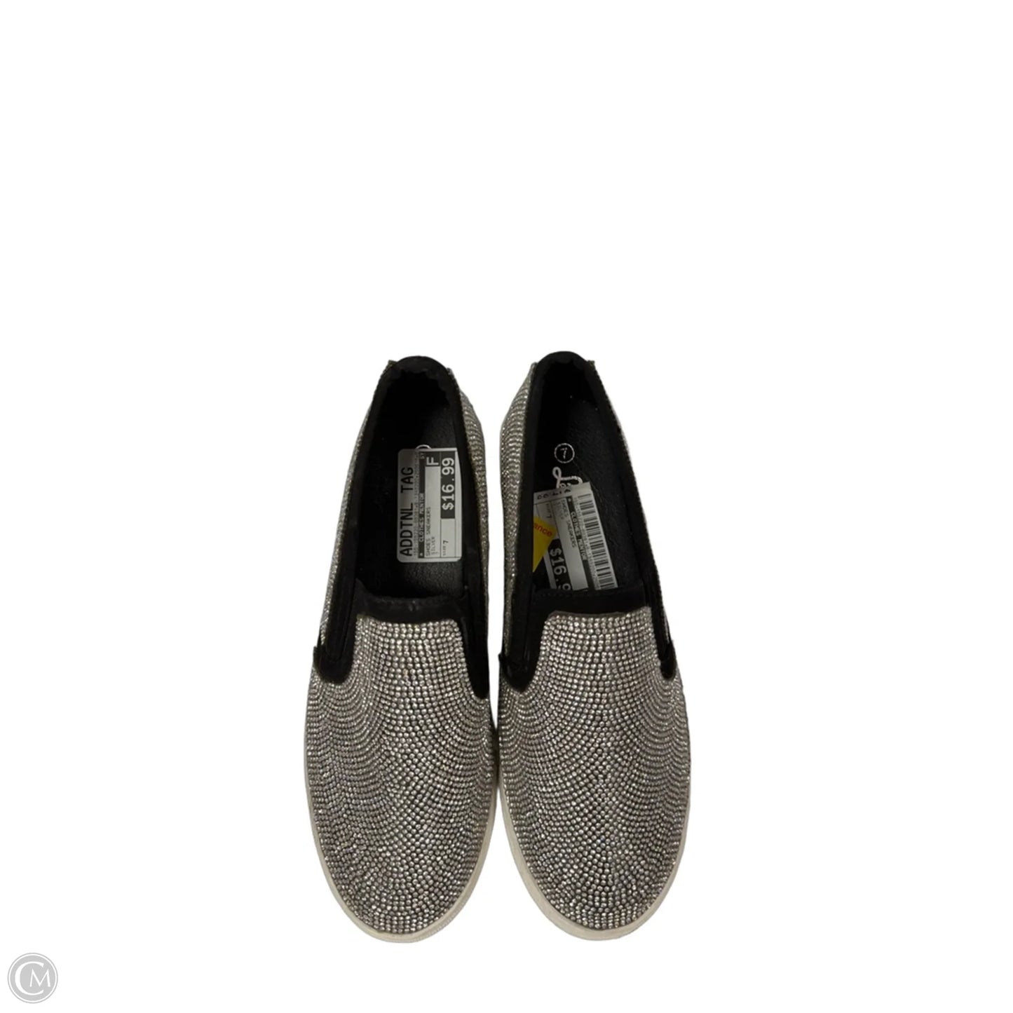 Shoes Sneakers By Clothes Mentor In Silver, Size: 7