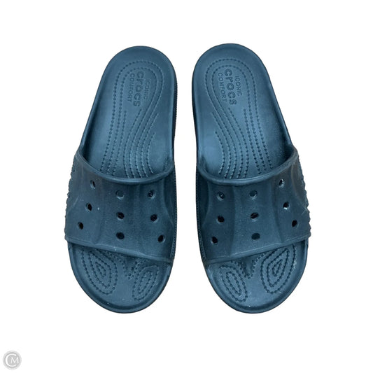 Sandals Flats By Crocs In Black, Size: 10