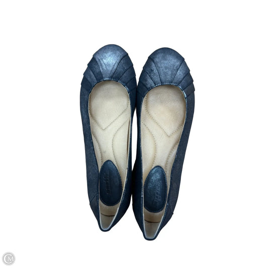 Shoes Flats By Earth In Silver, Size: 9