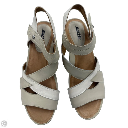 Sandals Flats By Earth In Tan, Size: 7