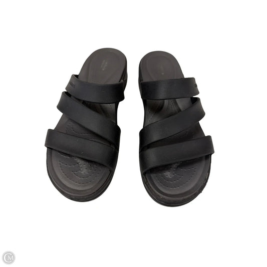 Sandals Flats By Crocs In Black, Size: 8