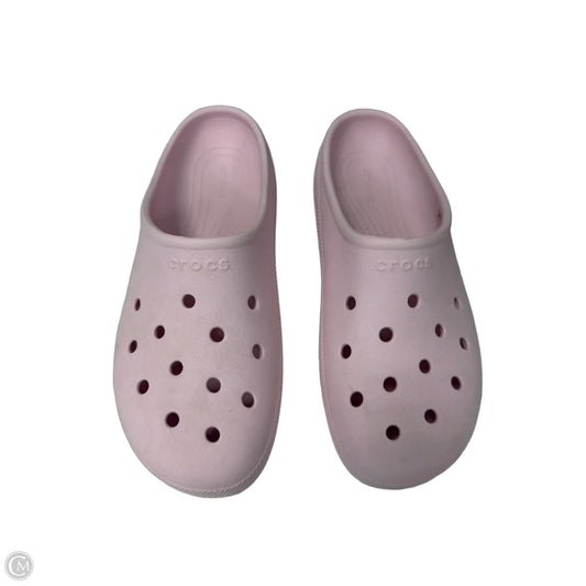 Shoes Flats By Crocs In Pink, Size: 9