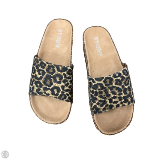 Sandals Flats By Clothes Mentor In Animal Print, Size: 8.5