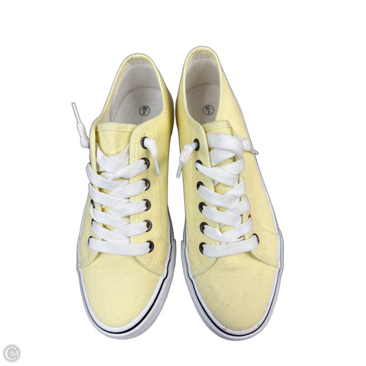Shoes Flats By Clothes Mentor In Yellow, Size: 8