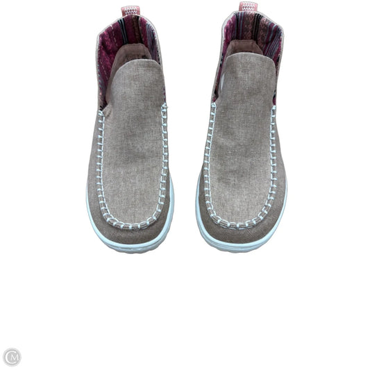 Shoes Flats By Hey Dude In Multi-colored, Size: 7