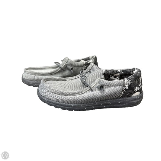 Shoes Flats By Hey Dude In Grey, Size: 6