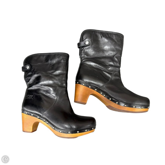 Boots Designer By Ugg In Black, Size: 9