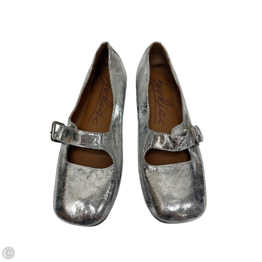 Shoes Flats By Zodiac In Silver, Size: 8