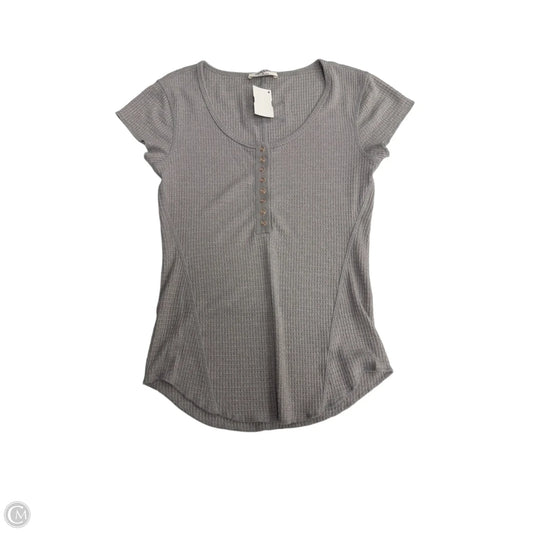 Top Short Sleeve By Zenana In Grey, Size: S