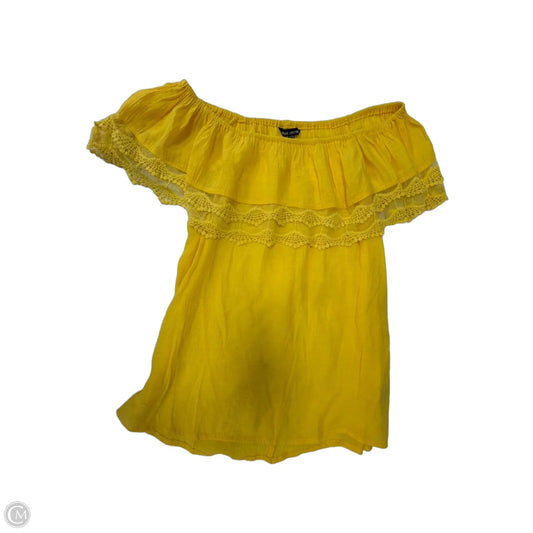 Top Short Sleeve By Unique Spectrum In Yellow, Size: L