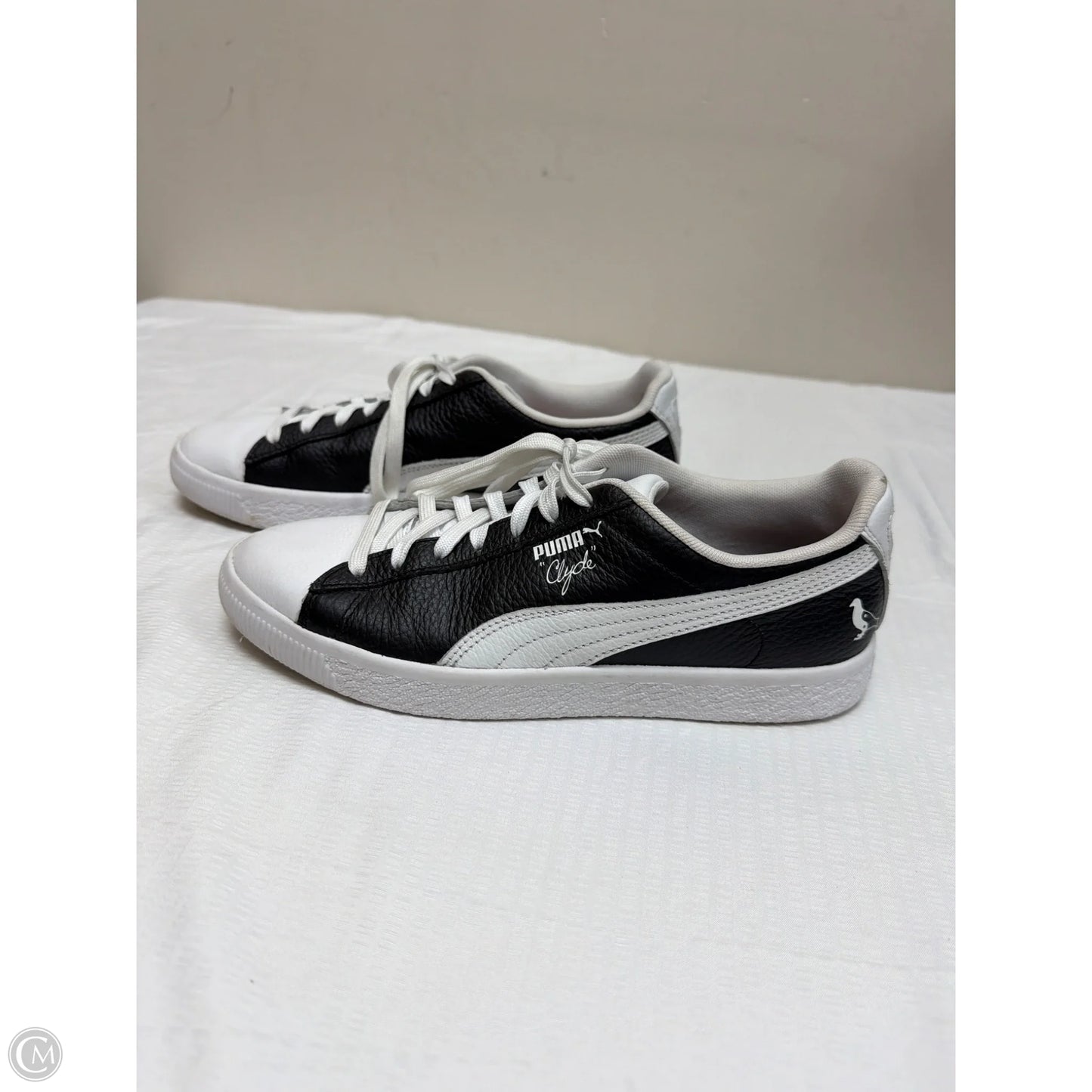 Shoes Sneakers By Puma In Black & White, Size: 8