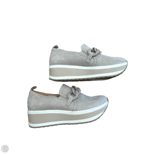 Shoes Sneakers By Mad Love In Tan, Size: 8
