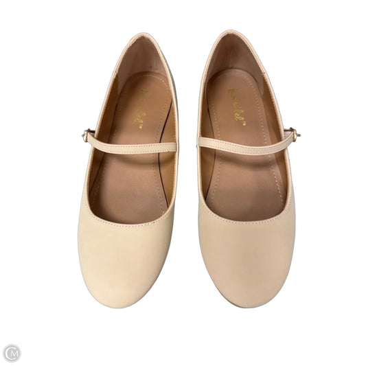 Shoes Flats By Clothes Mentor In Tan, Size: 9