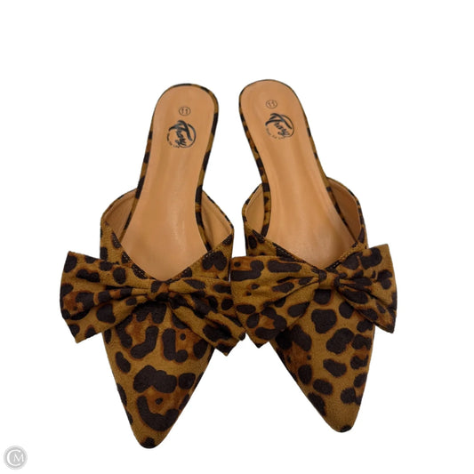 Shoes Flats By Clothes Mentor In Animal Print, Size: 11