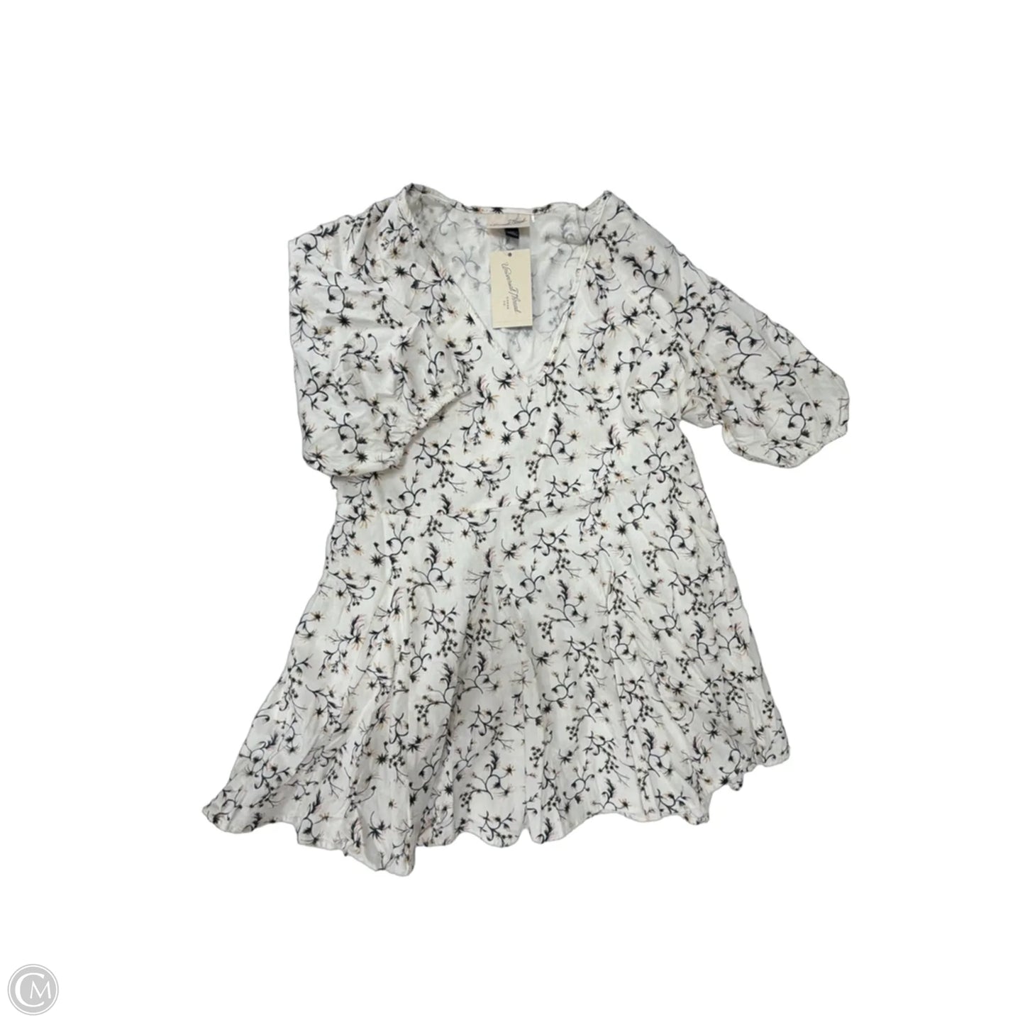 Dress Casual Short By Universal Thread In Floral Print, Size: M